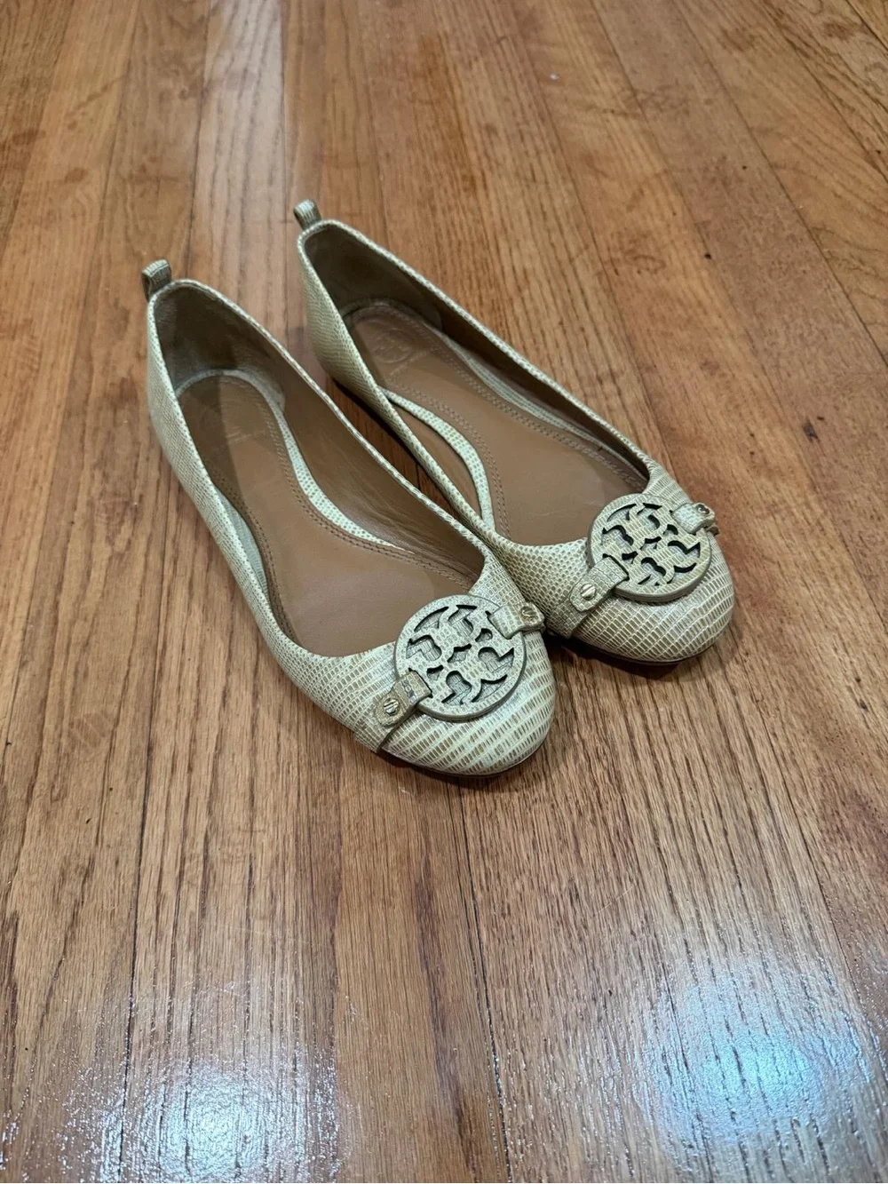Tory Burch Beige Raffia Logo Ballet Flats